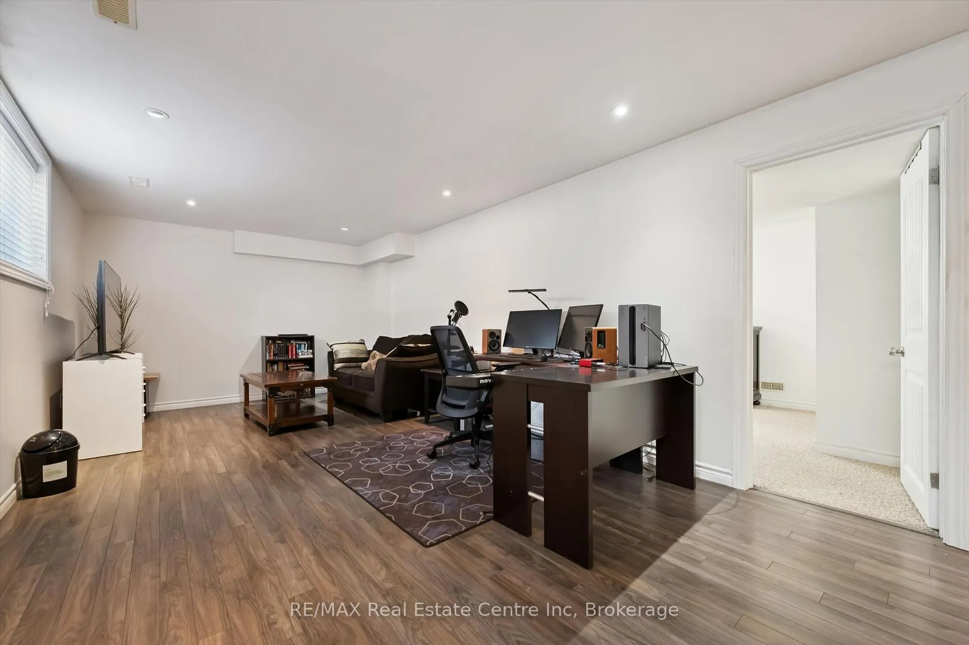 Photo 33 of 71 Laughland Lane, Guelph, Pineridge/Westminster Woods — HOMEH
