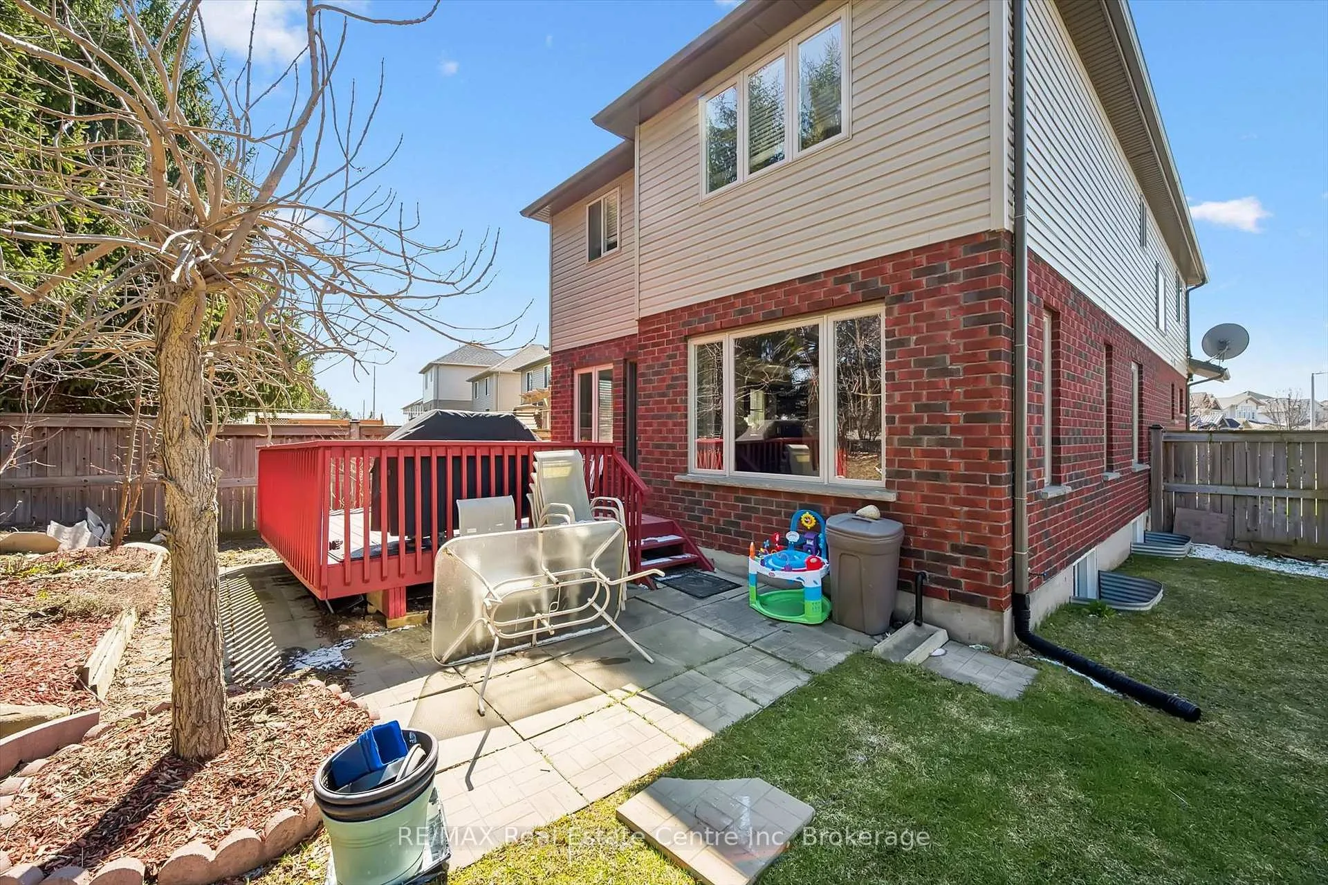 Photo 39 of 71 Laughland Lane, Guelph, Pineridge/Westminster Woods — HOMEH