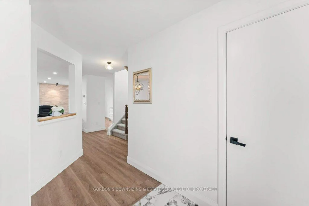 Photo 4 of Unit 24, 1098 King Street W, Kingston, Central City West — HOMEH