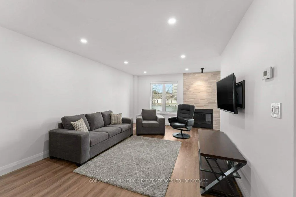 Photo 9 of Unit 24, 1098 King Street W, Kingston, Central City West — HOMEH