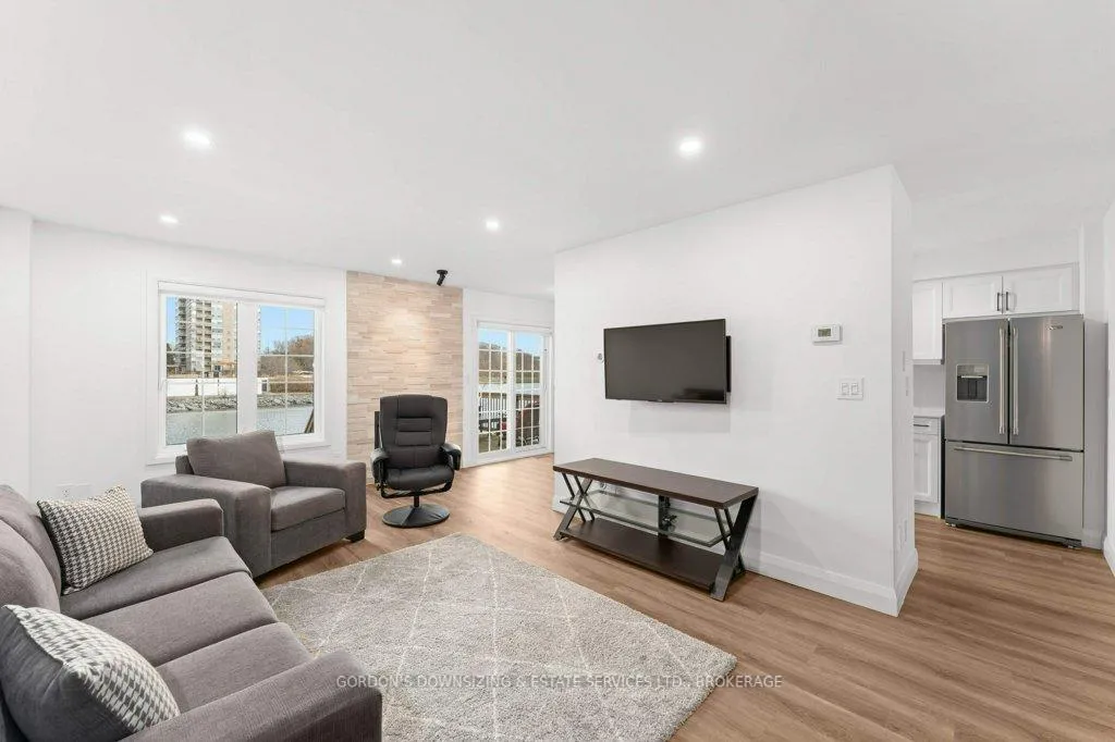 Photo 10 of Unit 24, 1098 King Street W, Kingston, Central City West — HOMEH