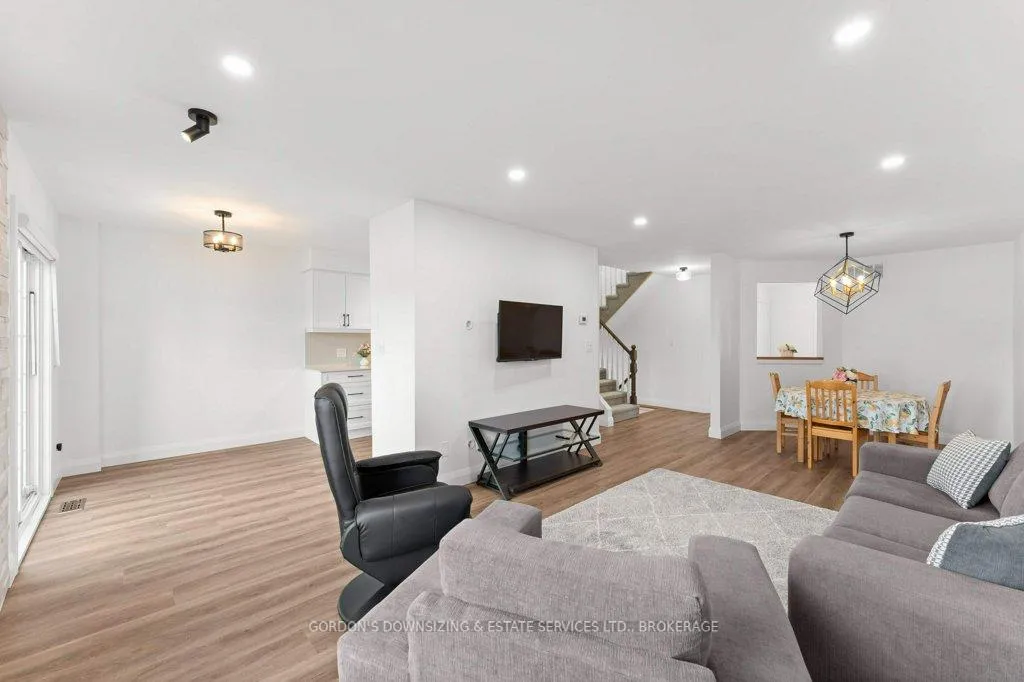 Photo 11 of Unit 24, 1098 King Street W, Kingston, Central City West — HOMEH