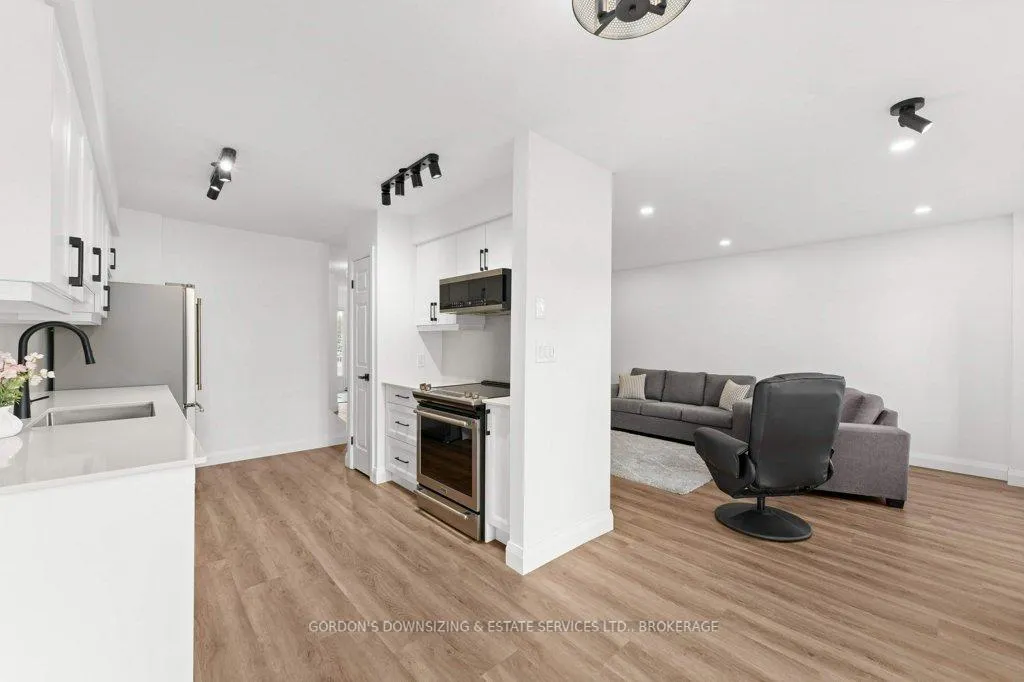 Photo 13 of Unit 24, 1098 King Street W, Kingston, Central City West — HOMEH