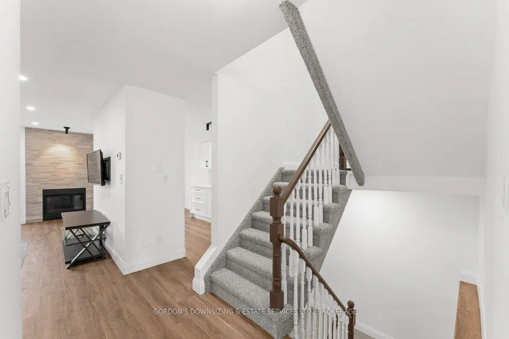 Photo 17 of Unit 24, 1098 King Street W, Kingston, Central City West — HOMEH