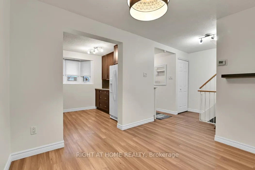 Photo 3 of Unit E, 1700 Lamoureux Drive E, Ottawa, Queenswood Heights South — HOMEH
