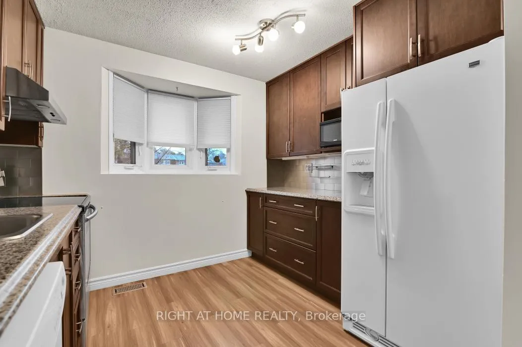 Photo 8 of Unit E, 1700 Lamoureux Drive E, Ottawa, Queenswood Heights South — HOMEH