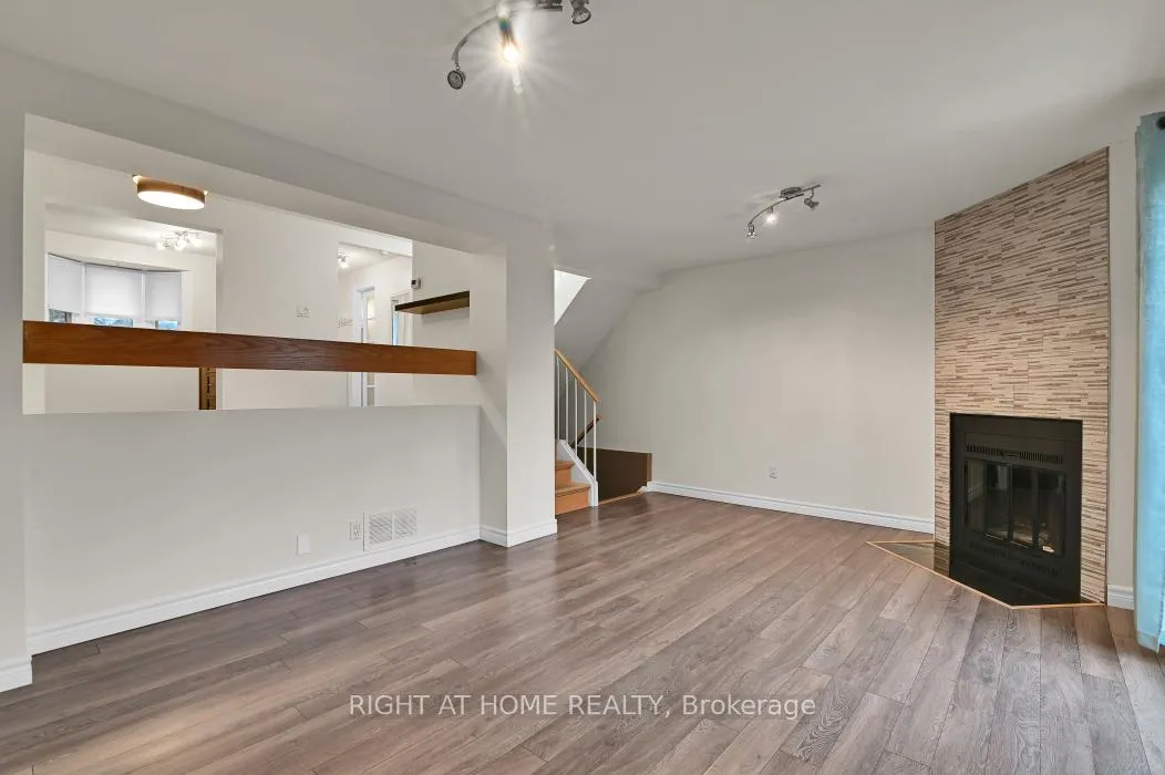 Photo 9 of Unit E, 1700 Lamoureux Drive E, Ottawa, Queenswood Heights South — HOMEH