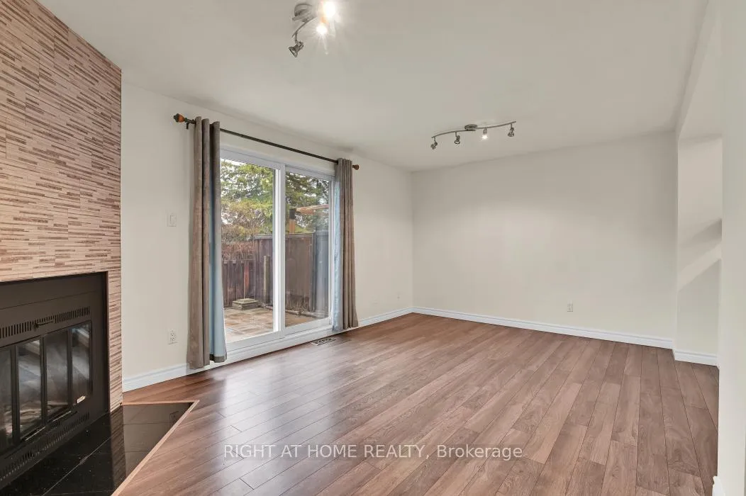 Photo 11 of Unit E, 1700 Lamoureux Drive E, Ottawa, Queenswood Heights South — HOMEH