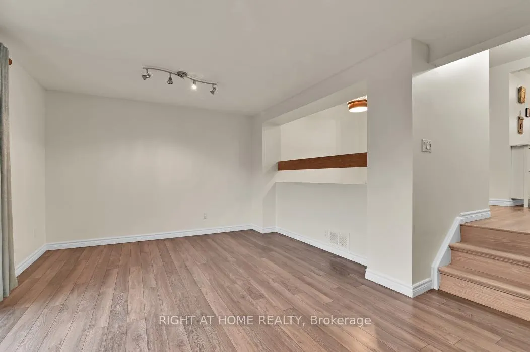Photo 13 of Unit E, 1700 Lamoureux Drive E, Ottawa, Queenswood Heights South — HOMEH