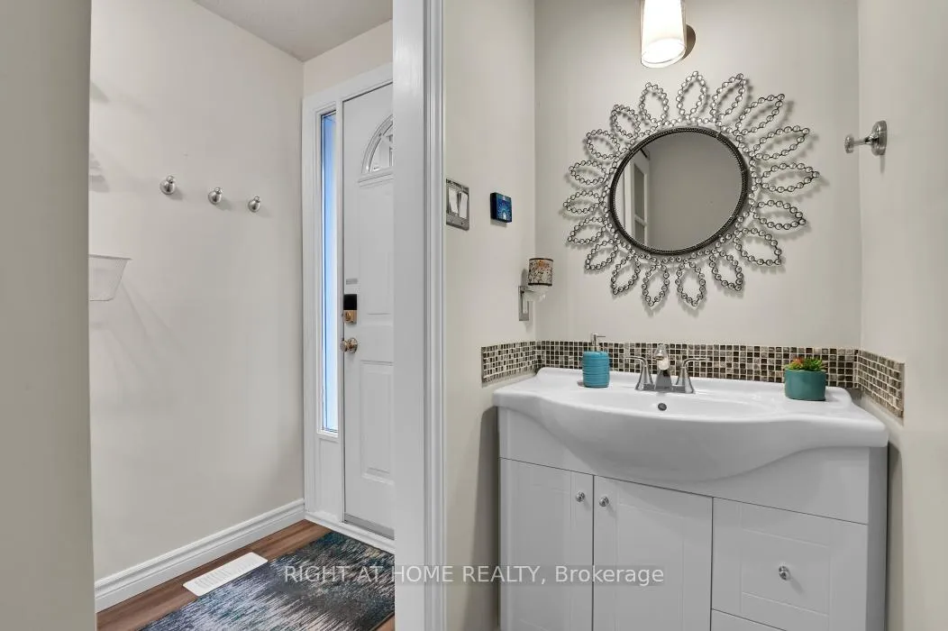 Photo 14 of Unit E, 1700 Lamoureux Drive E, Ottawa, Queenswood Heights South — HOMEH