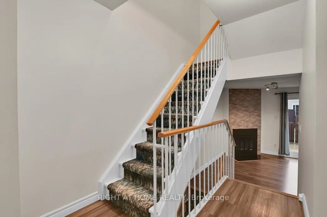 Photo 15 of Unit E, 1700 Lamoureux Drive E, Ottawa, Queenswood Heights South — HOMEH