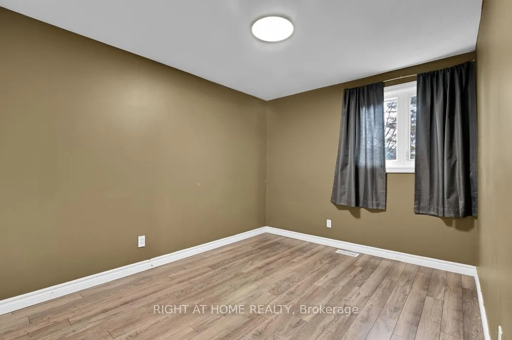 Photo 23 of Unit E, 1700 Lamoureux Drive E, Ottawa, Queenswood Heights South — HOMEH