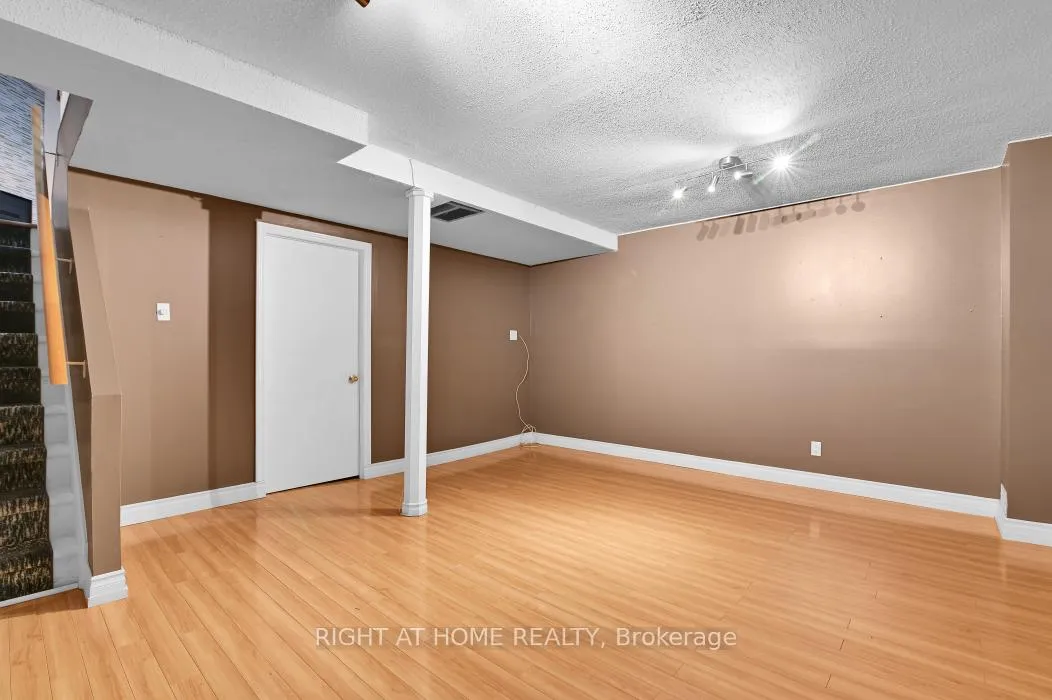 Photo 25 of Unit E, 1700 Lamoureux Drive E, Ottawa, Queenswood Heights South — HOMEH