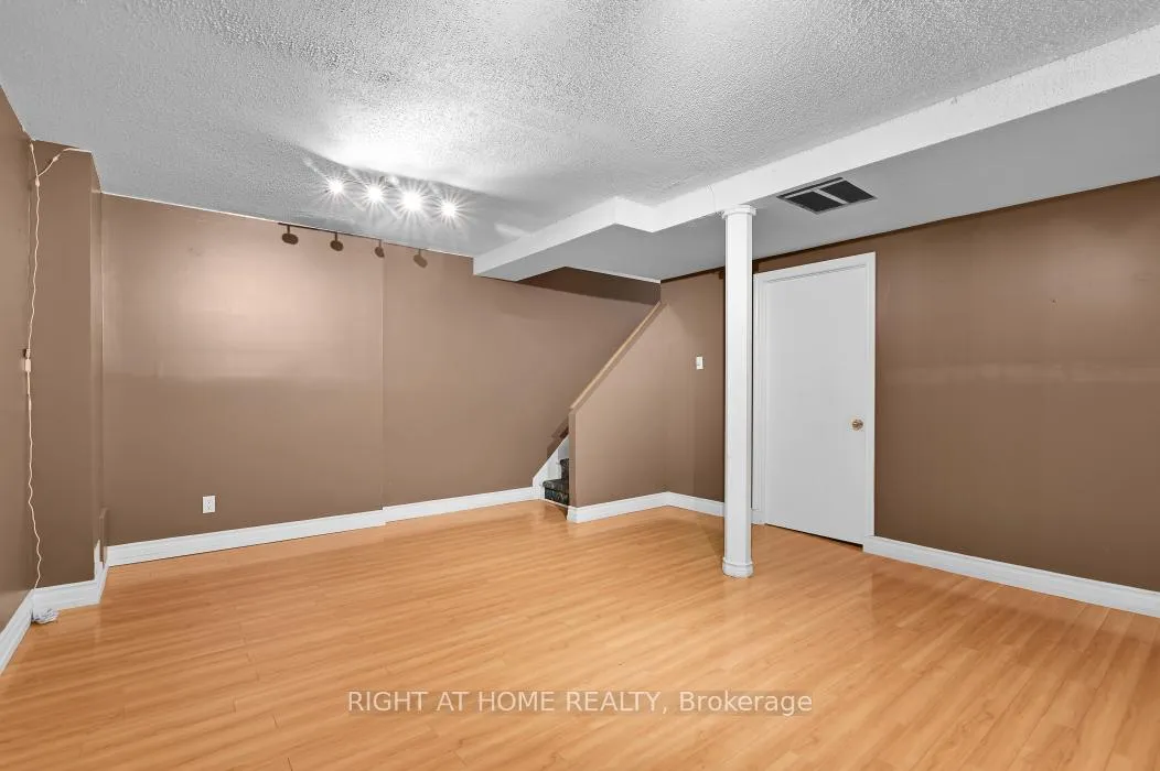 Photo 26 of Unit E, 1700 Lamoureux Drive E, Ottawa, Queenswood Heights South — HOMEH
