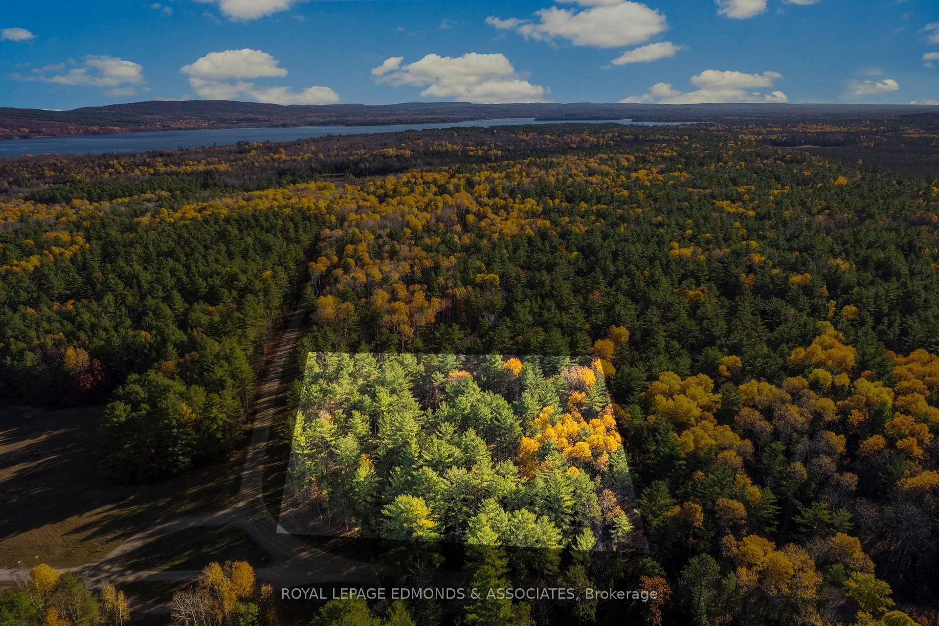 Photo 3 of 100 Nangor Trail, Whitewater Region, Whitewater Region — HOMEH