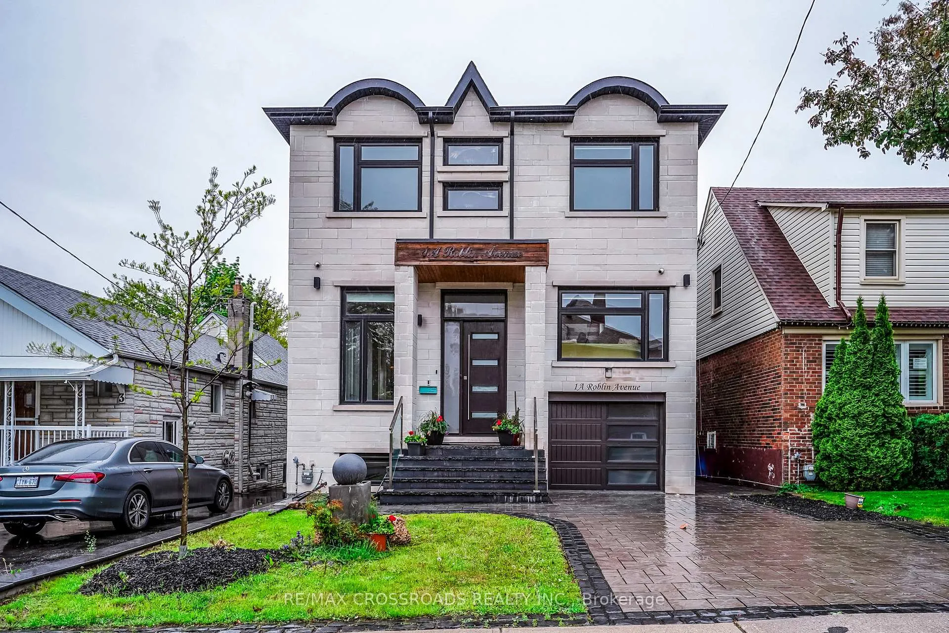 Photo 2 of 1A Roblin Avenue, Toronto, East York — HOMEH