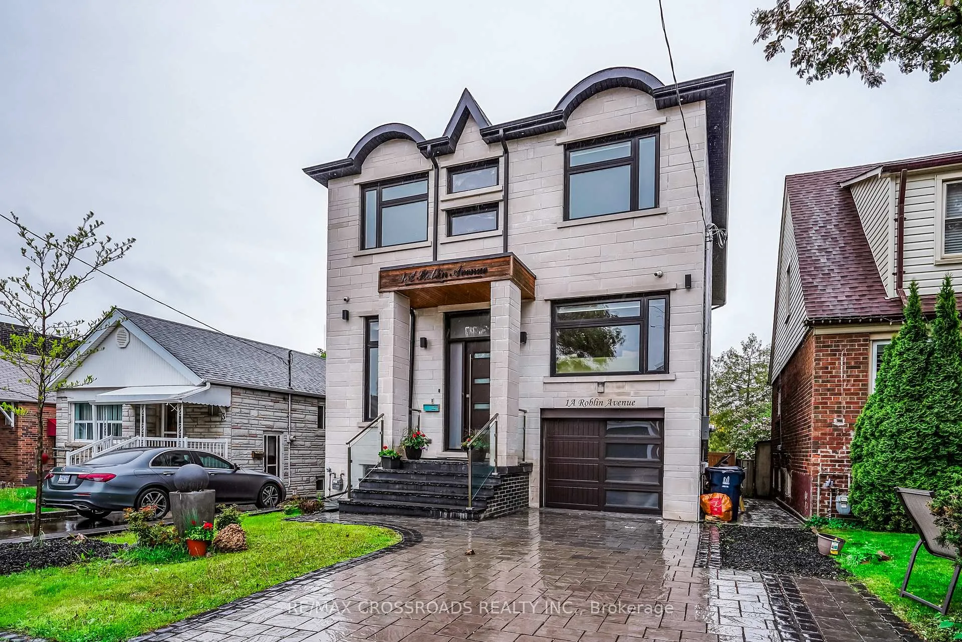 Photo 3 of 1A Roblin Avenue, Toronto, East York — HOMEH