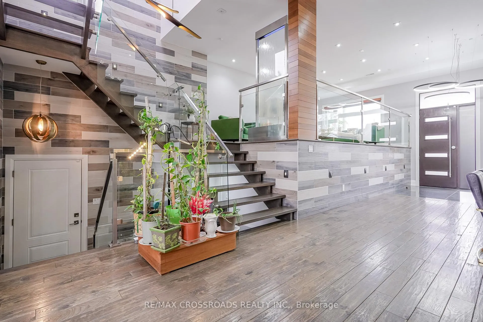 Photo 19 of 1A Roblin Avenue, Toronto, East York — HOMEH