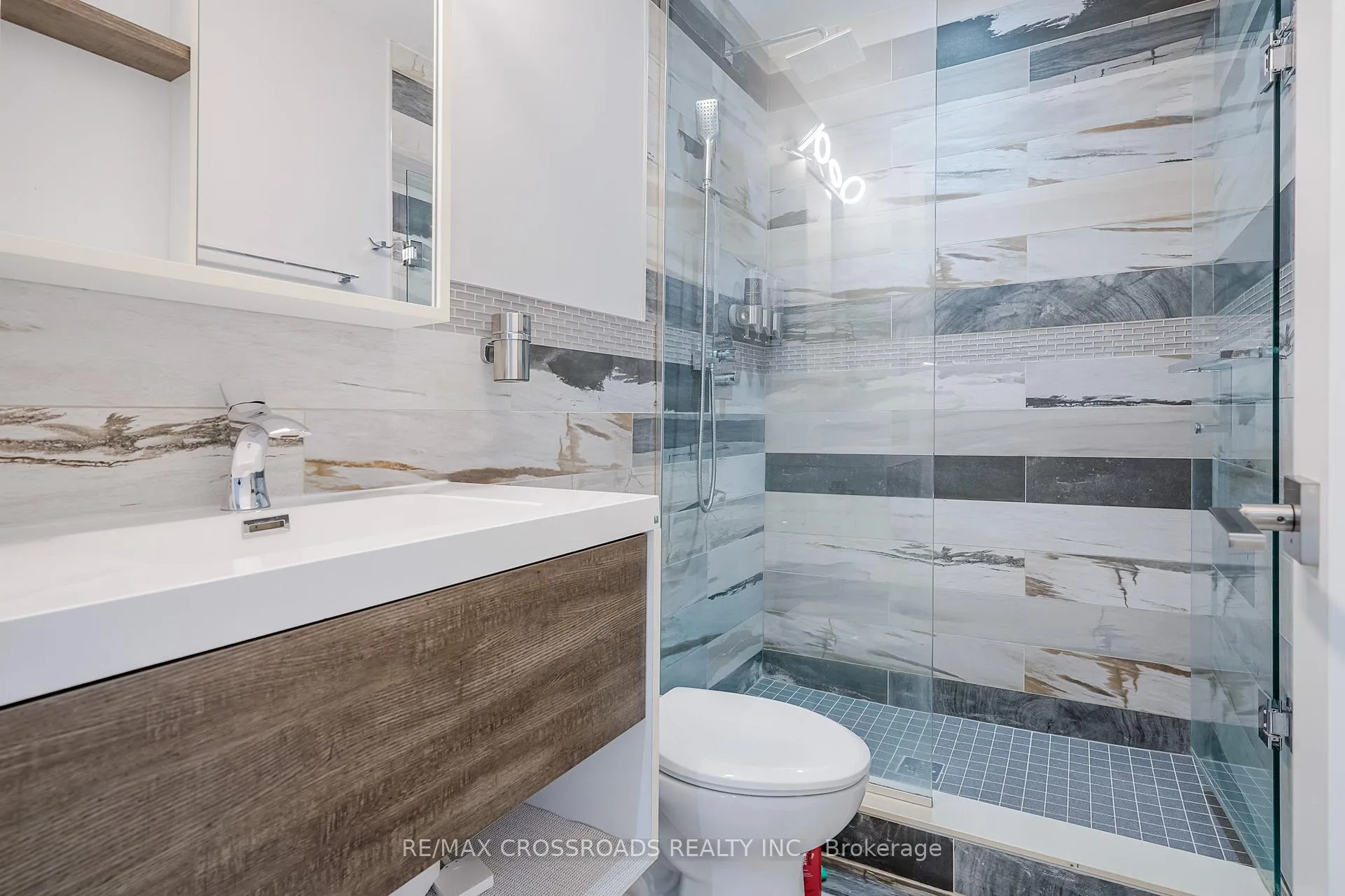 Photo 32 of 1A Roblin Avenue, Toronto, East York — HOMEH