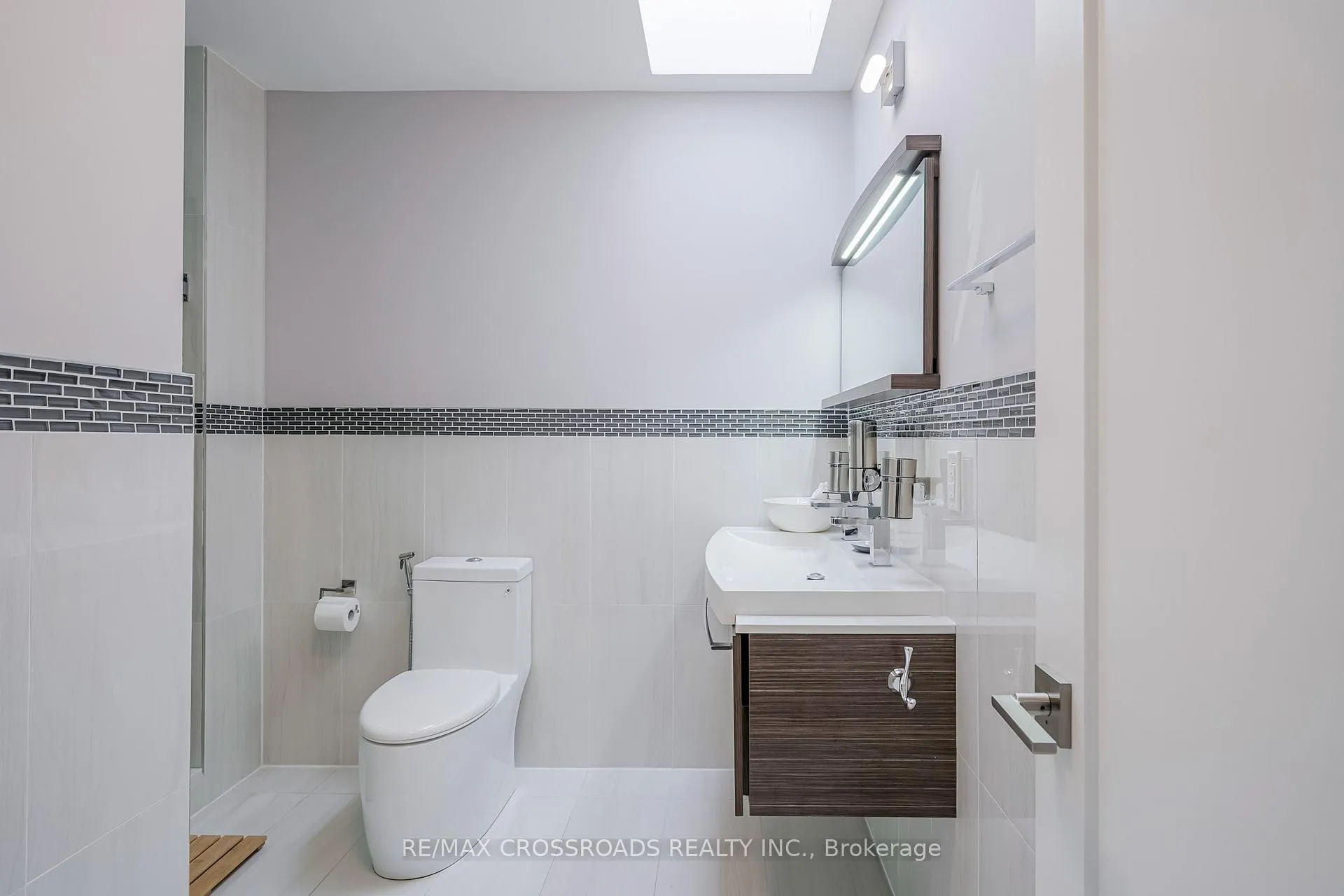 Photo 35 of 1A Roblin Avenue, Toronto, East York — HOMEH