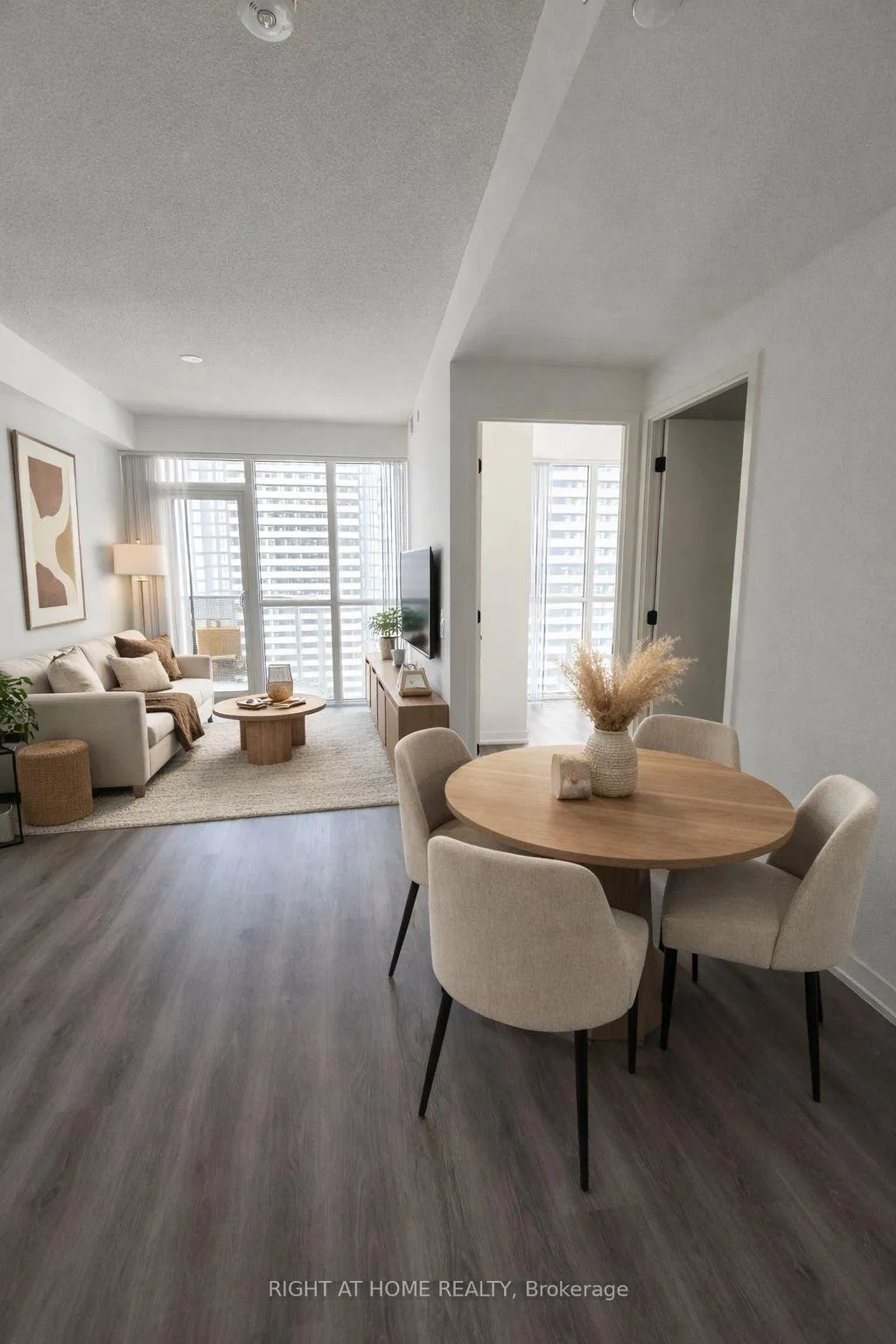 Photo 1 of Unit 3903, 28 Interchange Way, Vaughan, Vaughan Corporate Centre — HOMEH