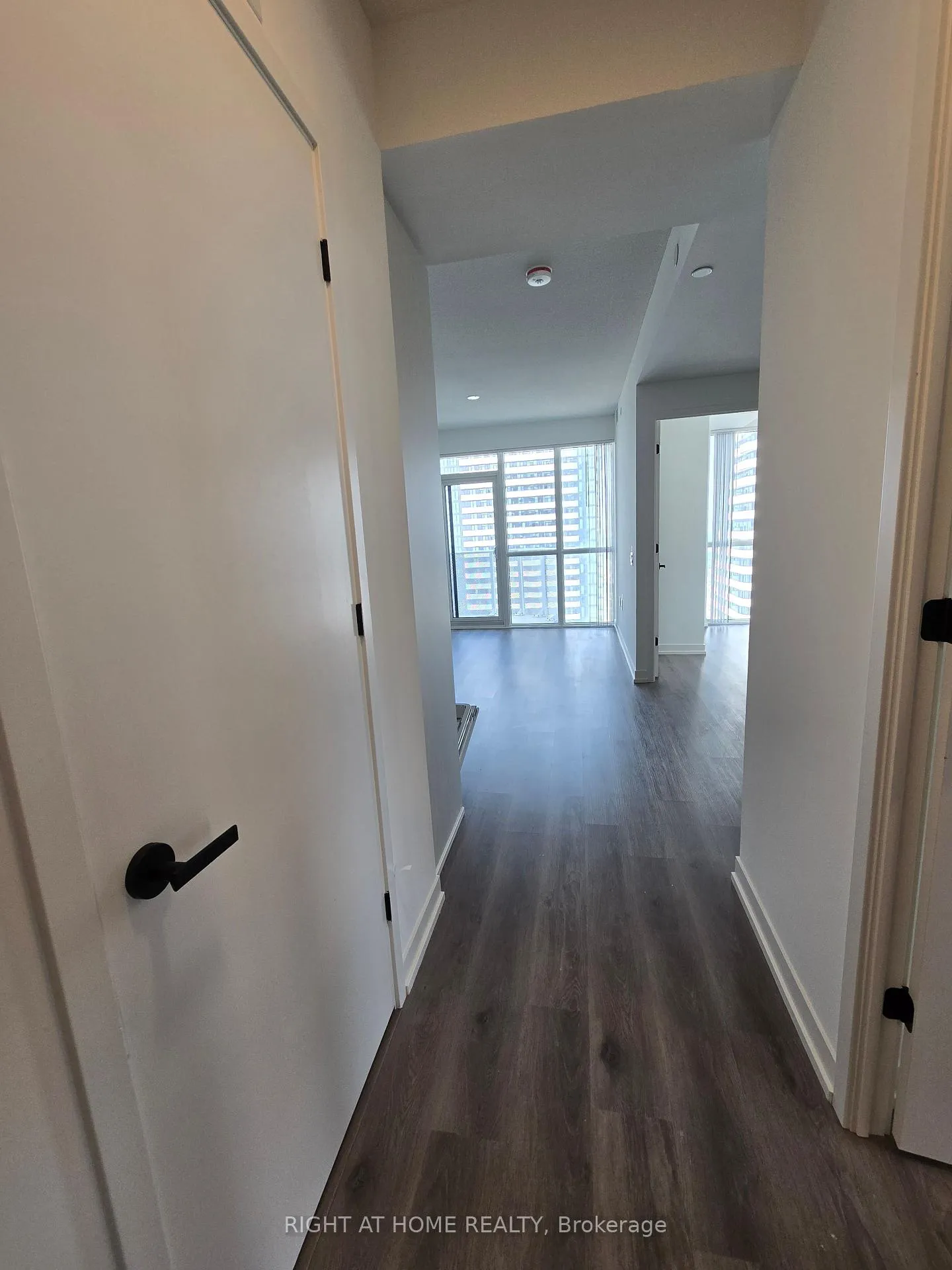 Photo 4 of Unit 3903, 28 Interchange Way, Vaughan, Vaughan Corporate Centre — HOMEH