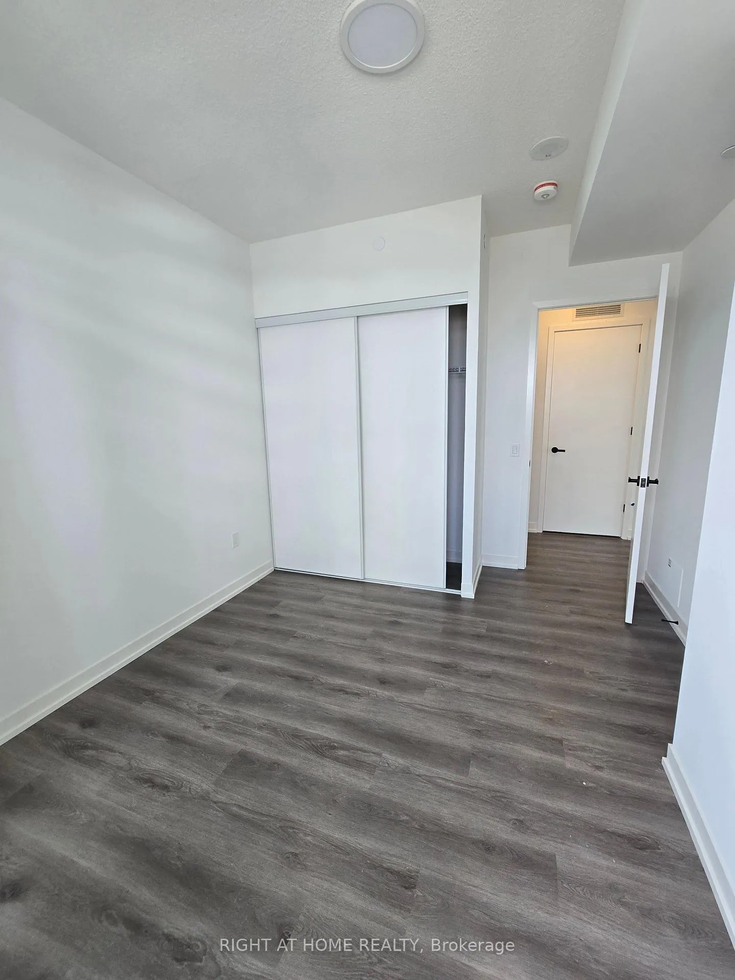 Photo 9 of Unit 3903, 28 Interchange Way, Vaughan, Vaughan Corporate Centre — HOMEH