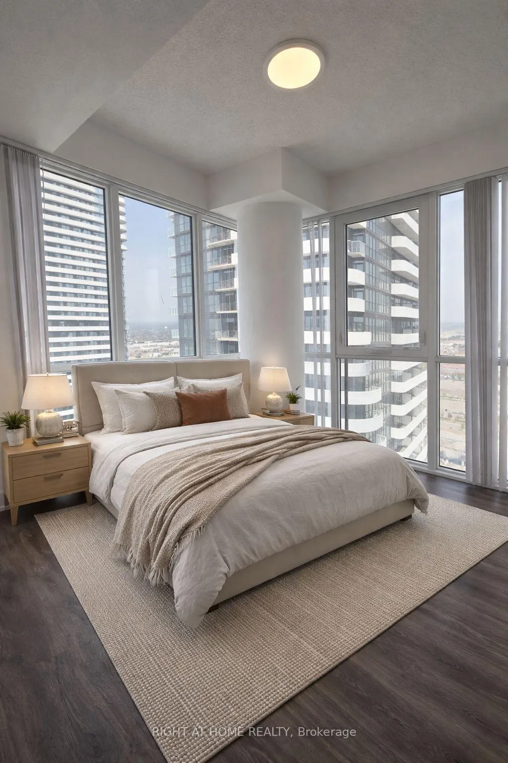 Photo 10 of Unit 3903, 28 Interchange Way, Vaughan, Vaughan Corporate Centre — HOMEH