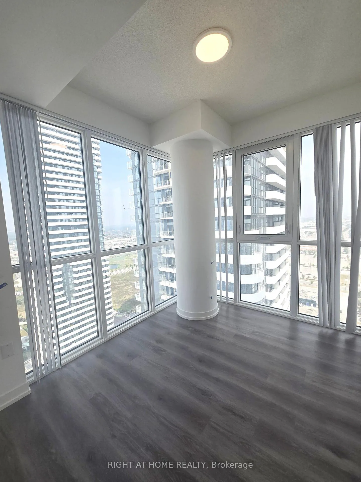 Photo 11 of Unit 3903, 28 Interchange Way, Vaughan, Vaughan Corporate Centre — HOMEH