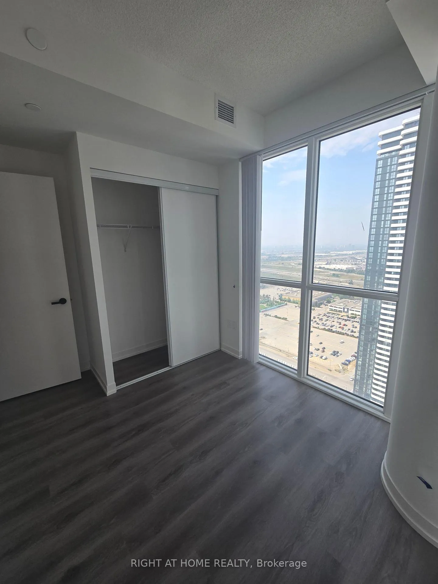 Photo 12 of Unit 3903, 28 Interchange Way, Vaughan, Vaughan Corporate Centre — HOMEH