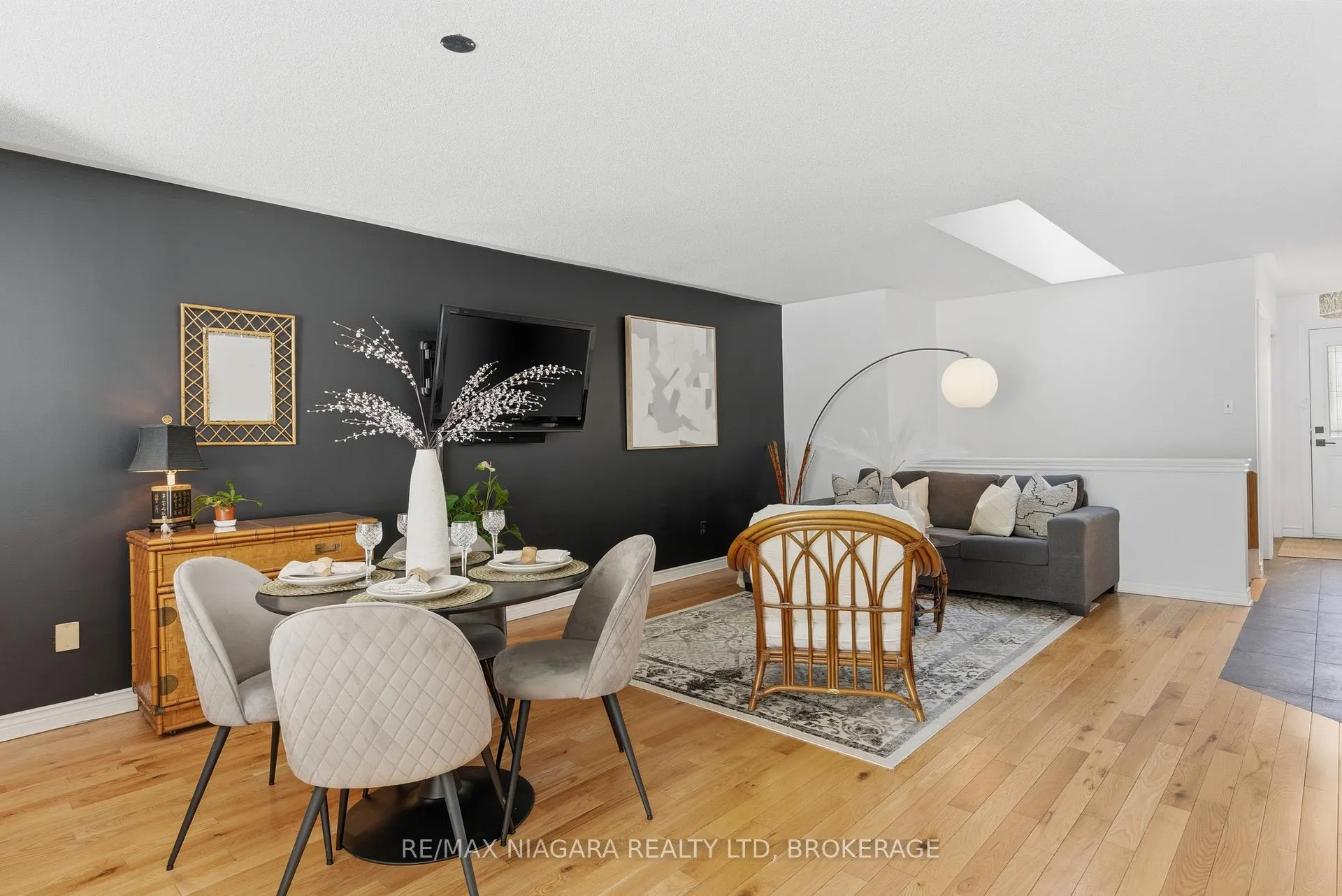 Photo 1 of Unit 14, 165 Main Street E, Grimsby, Grimsby East — HOMEH