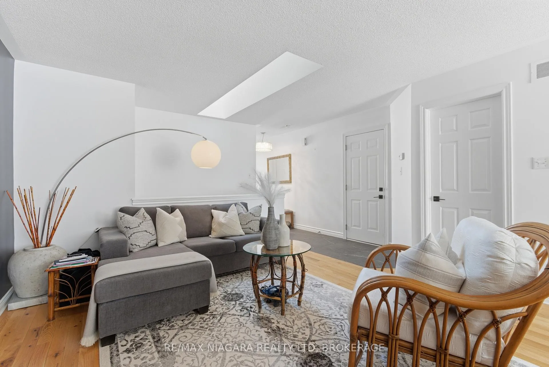 Photo 6 of Unit 14, 165 Main Street E, Grimsby, Grimsby East — HOMEH