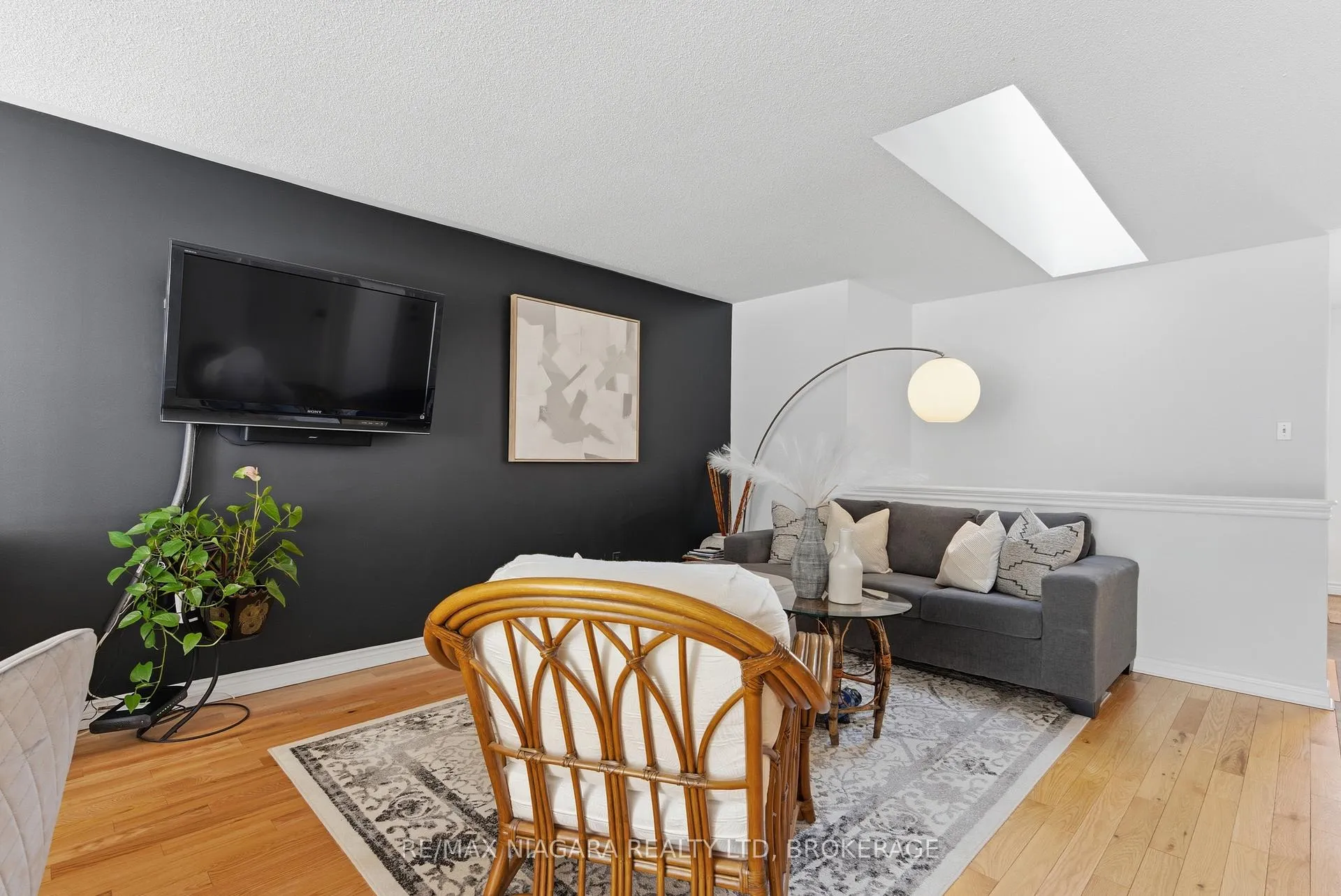 Photo 7 of Unit 14, 165 Main Street E, Grimsby, Grimsby East — HOMEH
