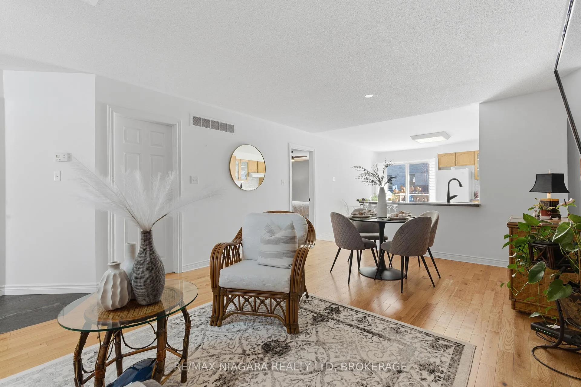Photo 8 of Unit 14, 165 Main Street E, Grimsby, Grimsby East — HOMEH