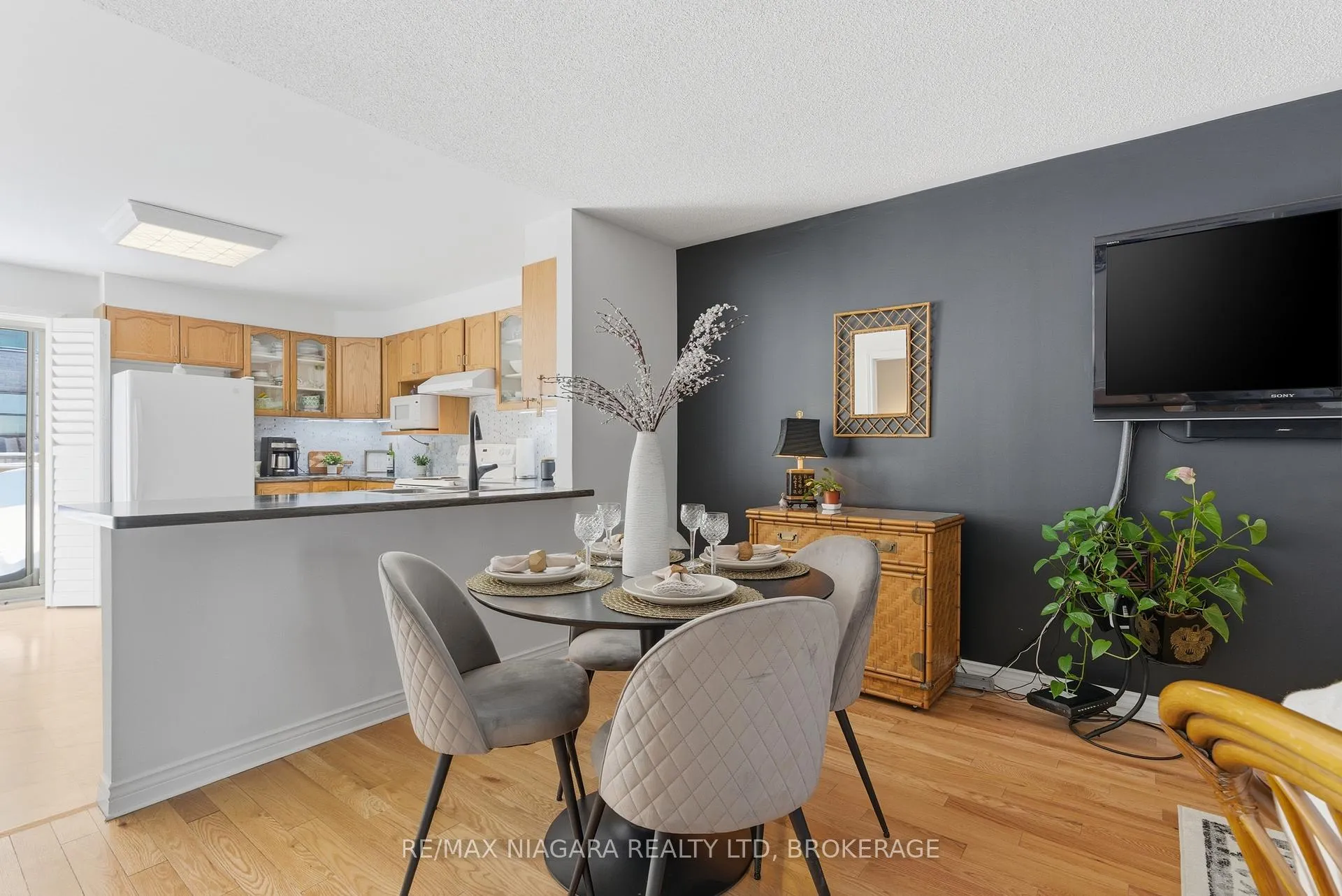 Photo 9 of Unit 14, 165 Main Street E, Grimsby, Grimsby East — HOMEH
