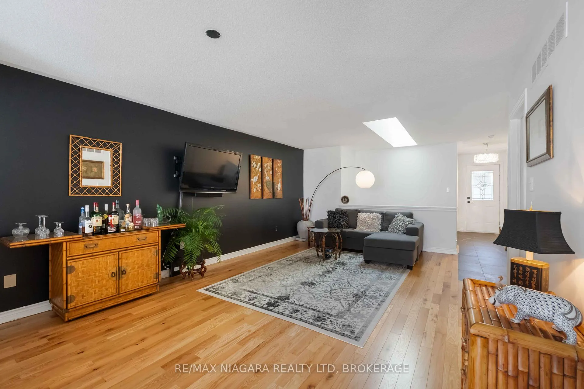 Photo 11 of Unit 14, 165 Main Street E, Grimsby, Grimsby East — HOMEH