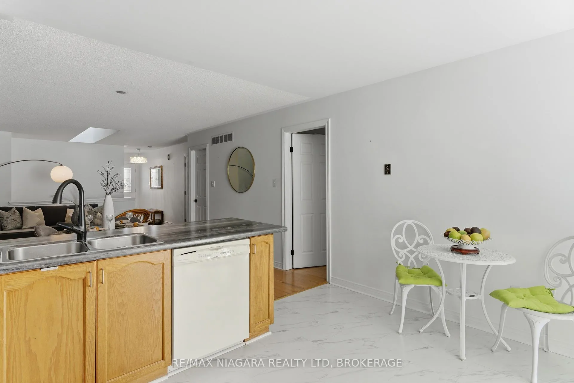 Photo 13 of Unit 14, 165 Main Street E, Grimsby, Grimsby East — HOMEH