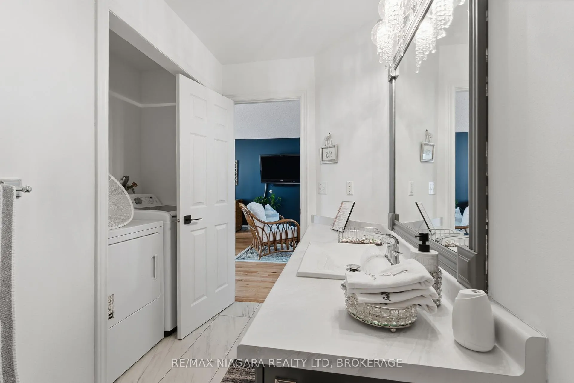 Photo 15 of Unit 14, 165 Main Street E, Grimsby, Grimsby East — HOMEH