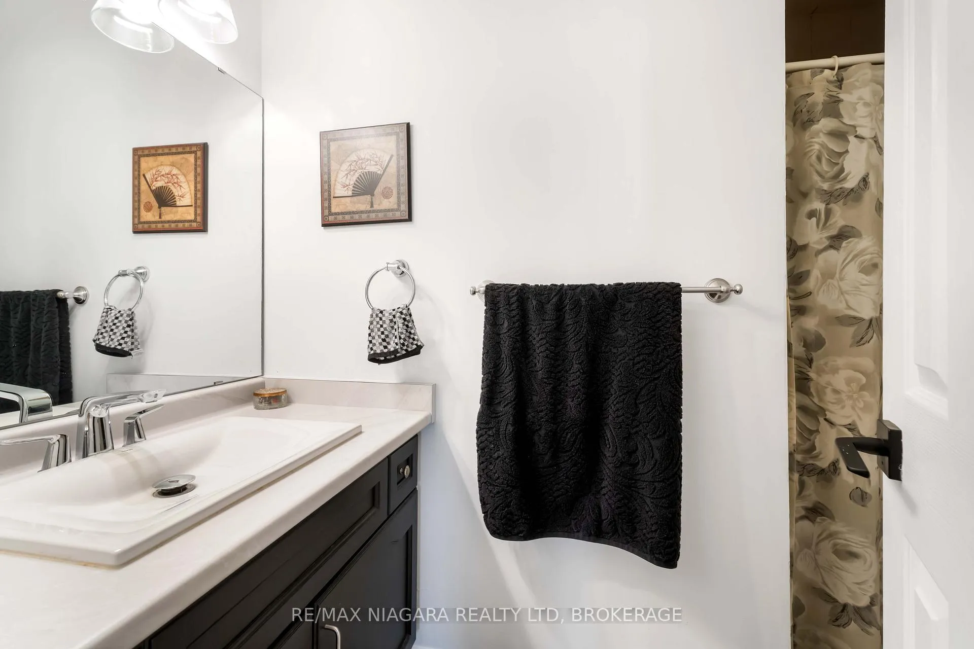 Photo 17 of Unit 14, 165 Main Street E, Grimsby, Grimsby East — HOMEH