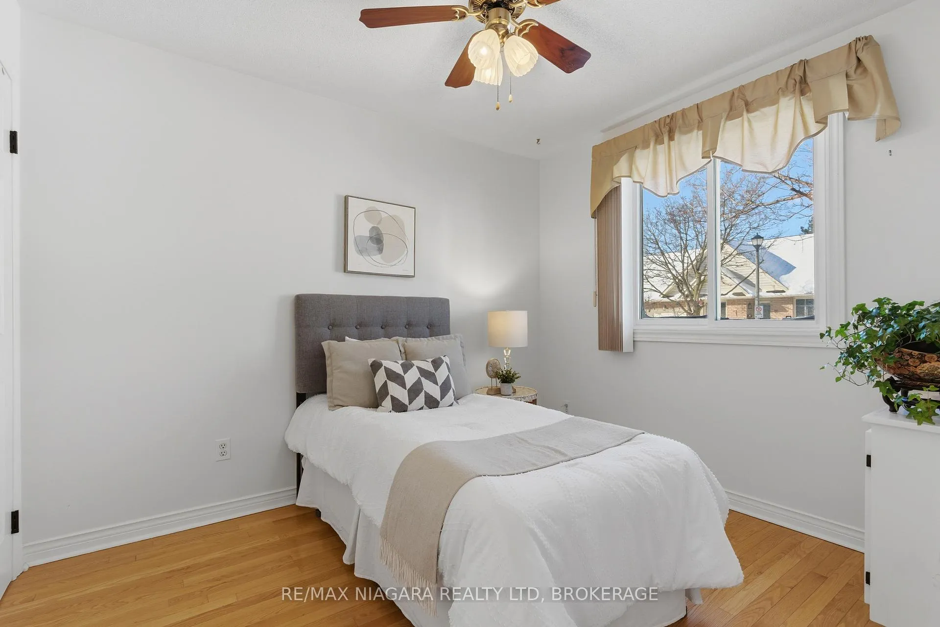 Photo 18 of Unit 14, 165 Main Street E, Grimsby, Grimsby East — HOMEH