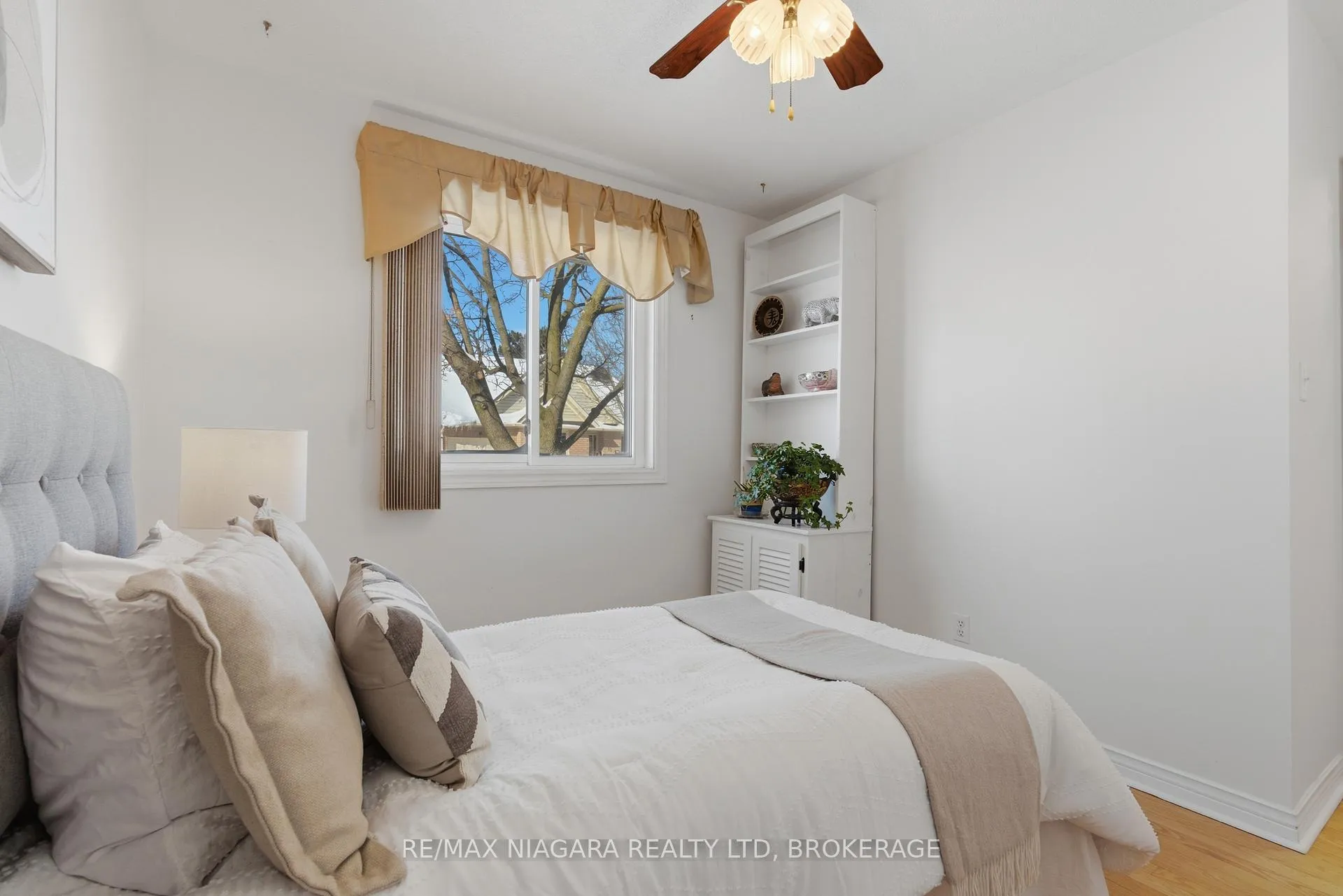 Photo 19 of Unit 14, 165 Main Street E, Grimsby, Grimsby East — HOMEH