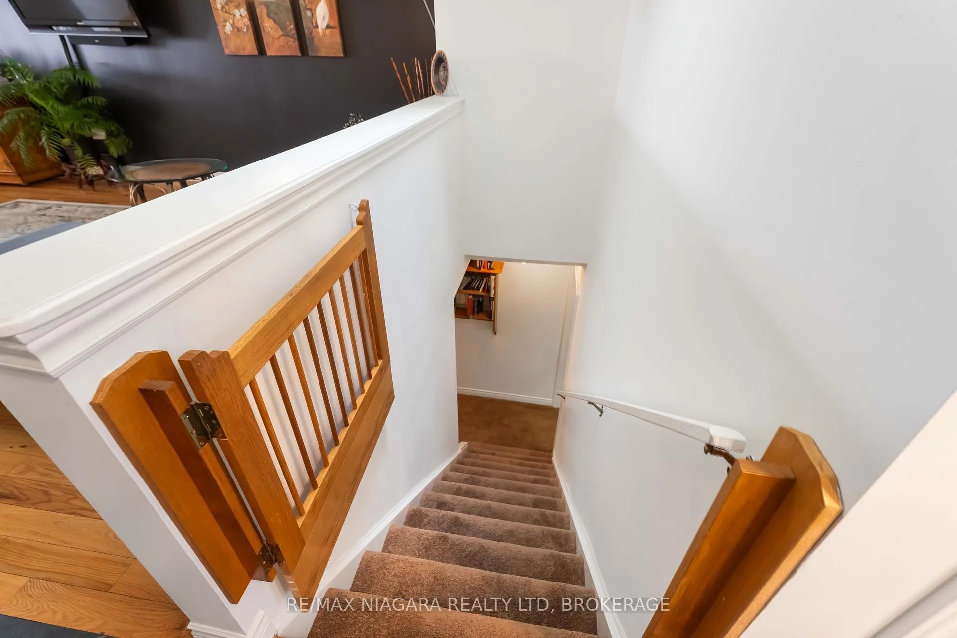 Photo 20 of Unit 14, 165 Main Street E, Grimsby, Grimsby East — HOMEH