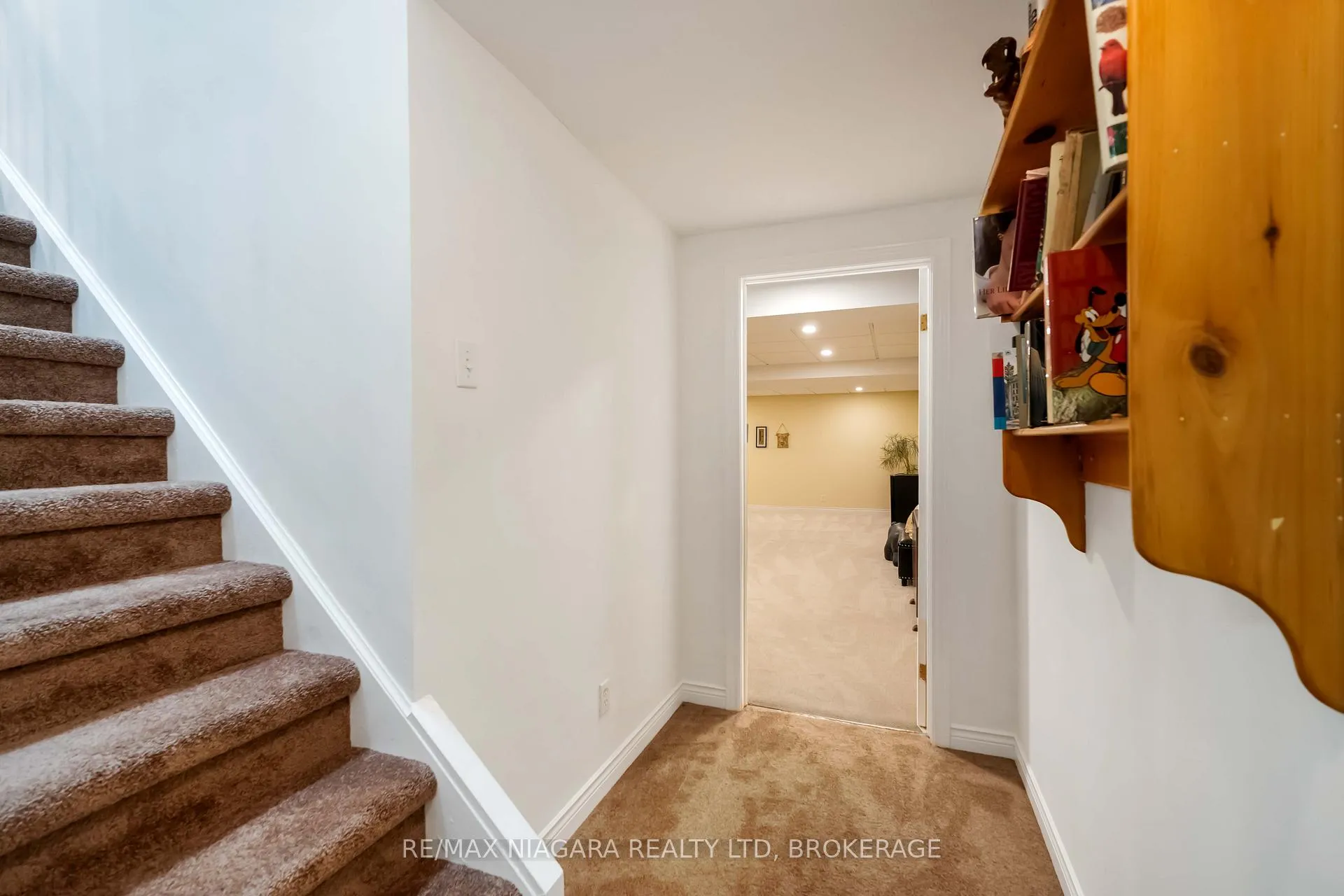 Photo 21 of Unit 14, 165 Main Street E, Grimsby, Grimsby East — HOMEH