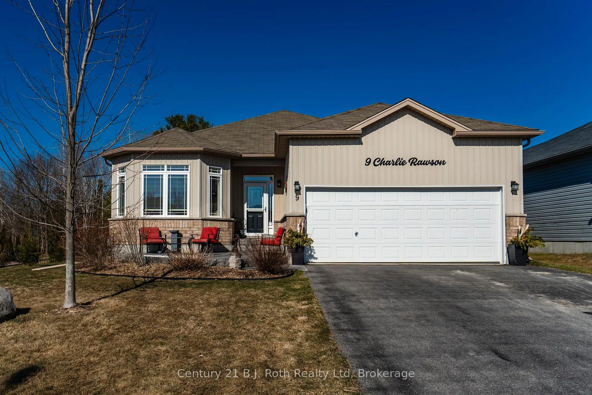 Photo 1 of 9 Charlie Rawson Boulevard, Barrie, 400 East — HOMEH