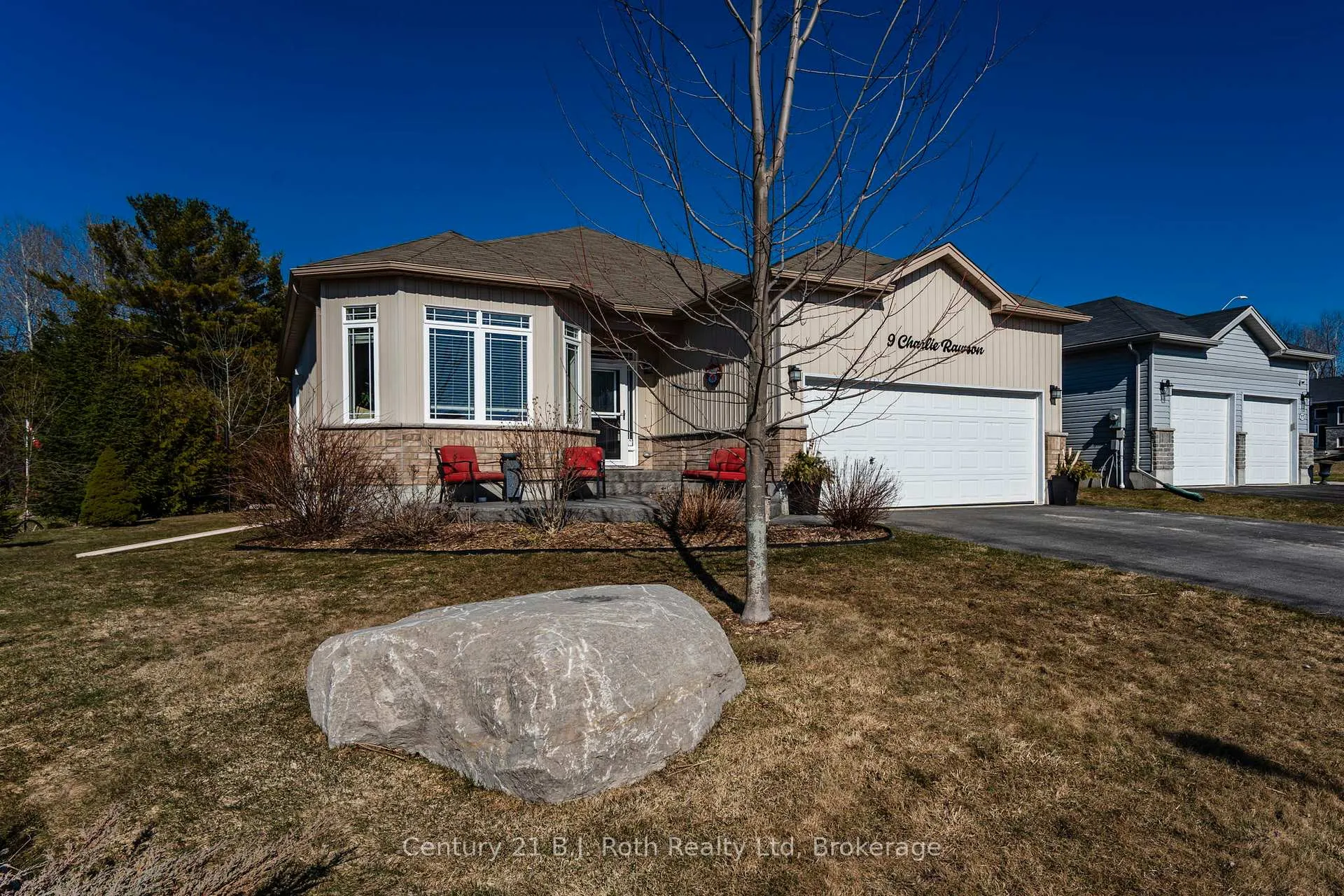 Photo 2 of 9 Charlie Rawson Boulevard, Barrie, 400 East — HOMEH