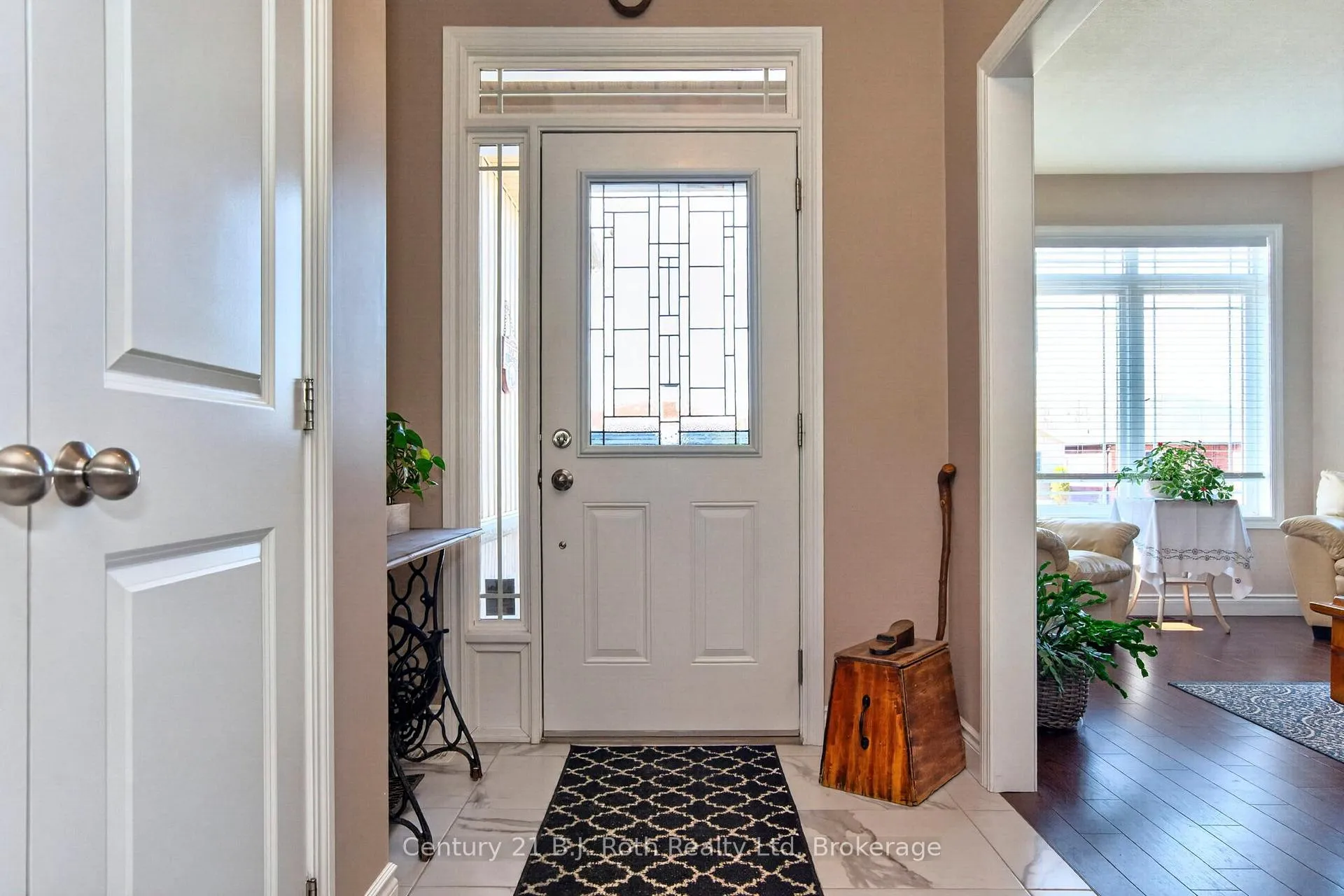 Photo 5 of 9 Charlie Rawson Boulevard, Barrie, 400 East — HOMEH