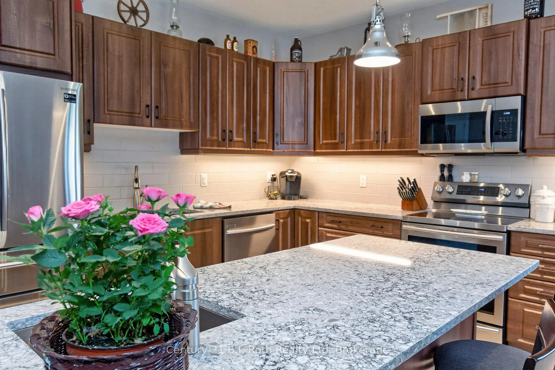 Photo 12 of 9 Charlie Rawson Boulevard, Barrie, 400 East — HOMEH