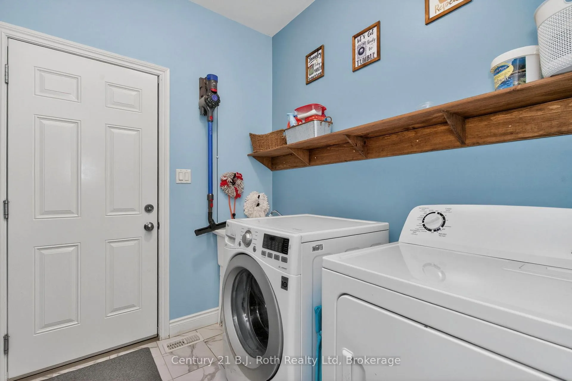 Photo 29 of 9 Charlie Rawson Boulevard, Barrie, 400 East — HOMEH