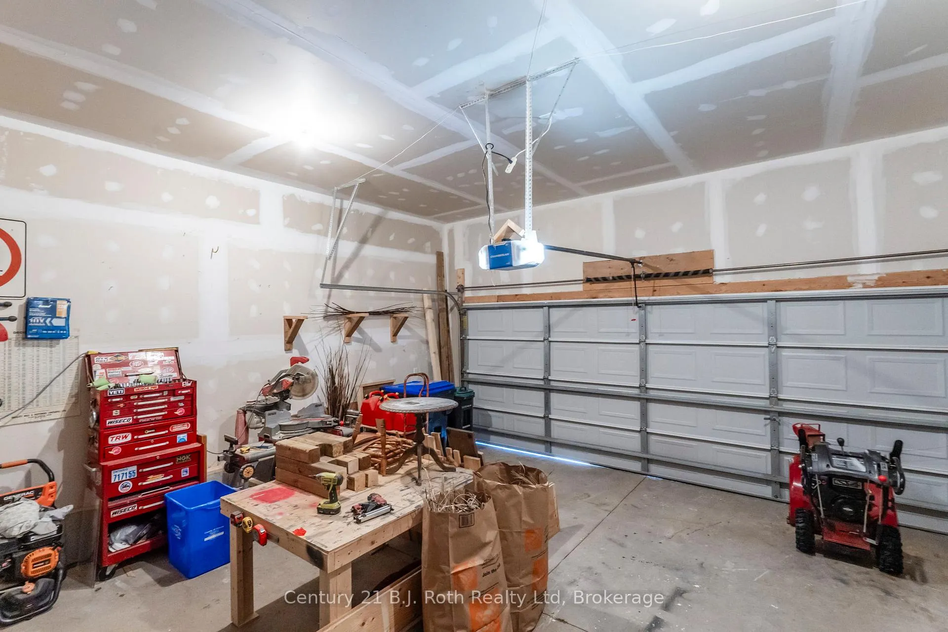 Photo 38 of 9 Charlie Rawson Boulevard, Barrie, 400 East — HOMEH