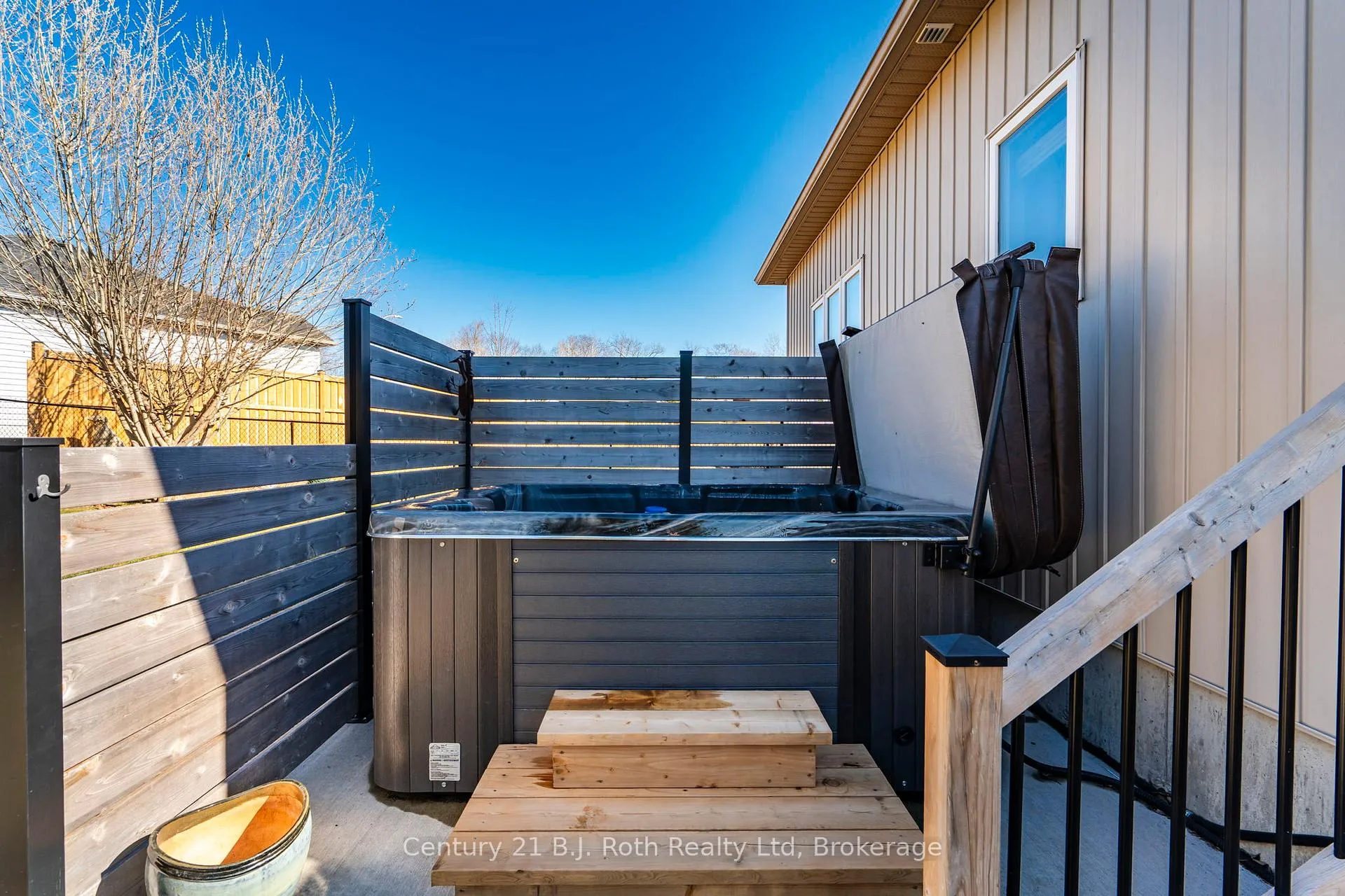 Photo 39 of 9 Charlie Rawson Boulevard, Barrie, 400 East — HOMEH